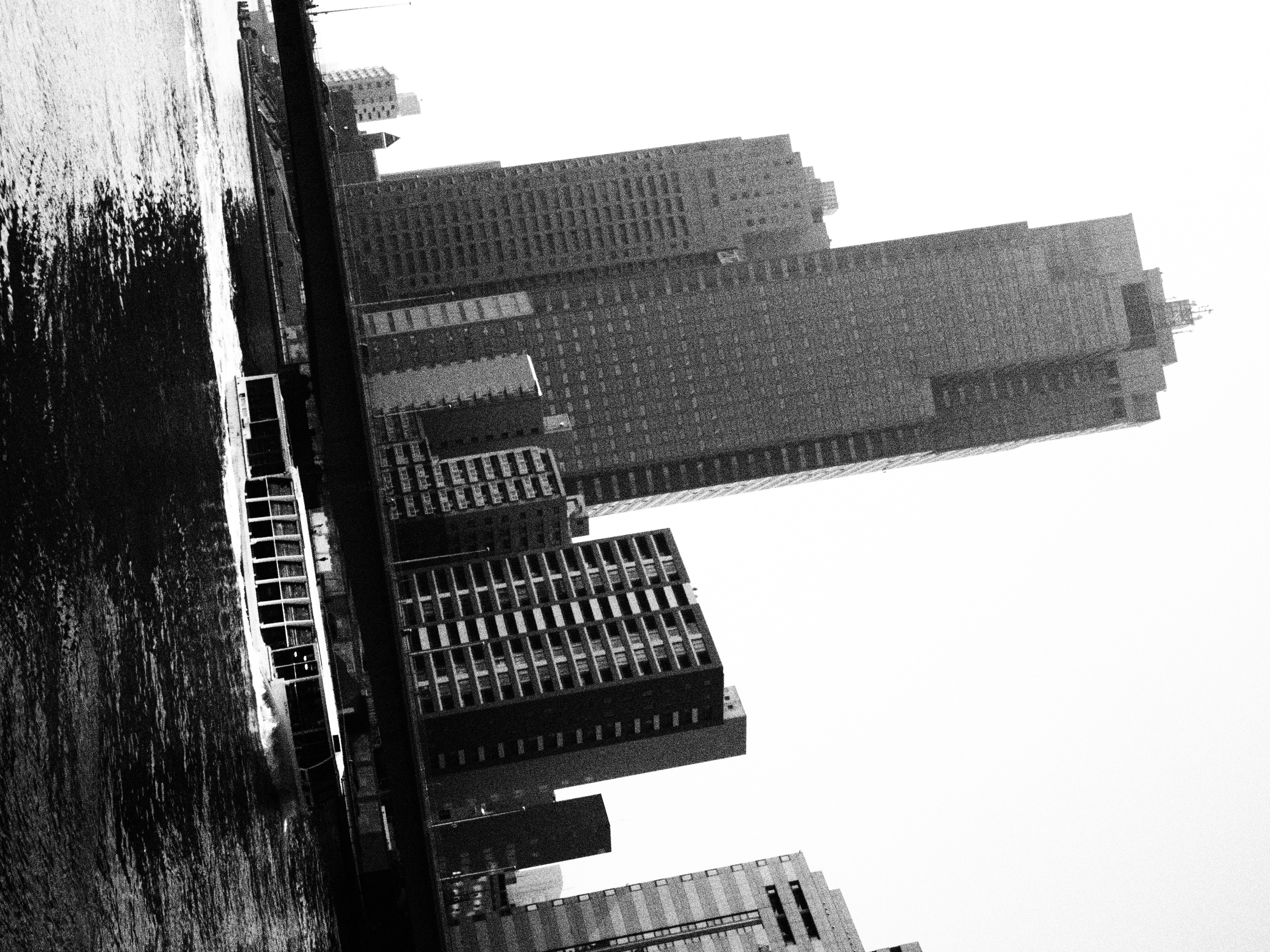 <b>ラフモノクローム<br>E-PL1 / M.ZUIKO DIGITAL ED-14-42mm F3.5-5.6 L / 約5.7MB / 3,024×4,032 / 1/250秒 / F9 / 0EV / ISO100 / WB:― / 25mm</b>