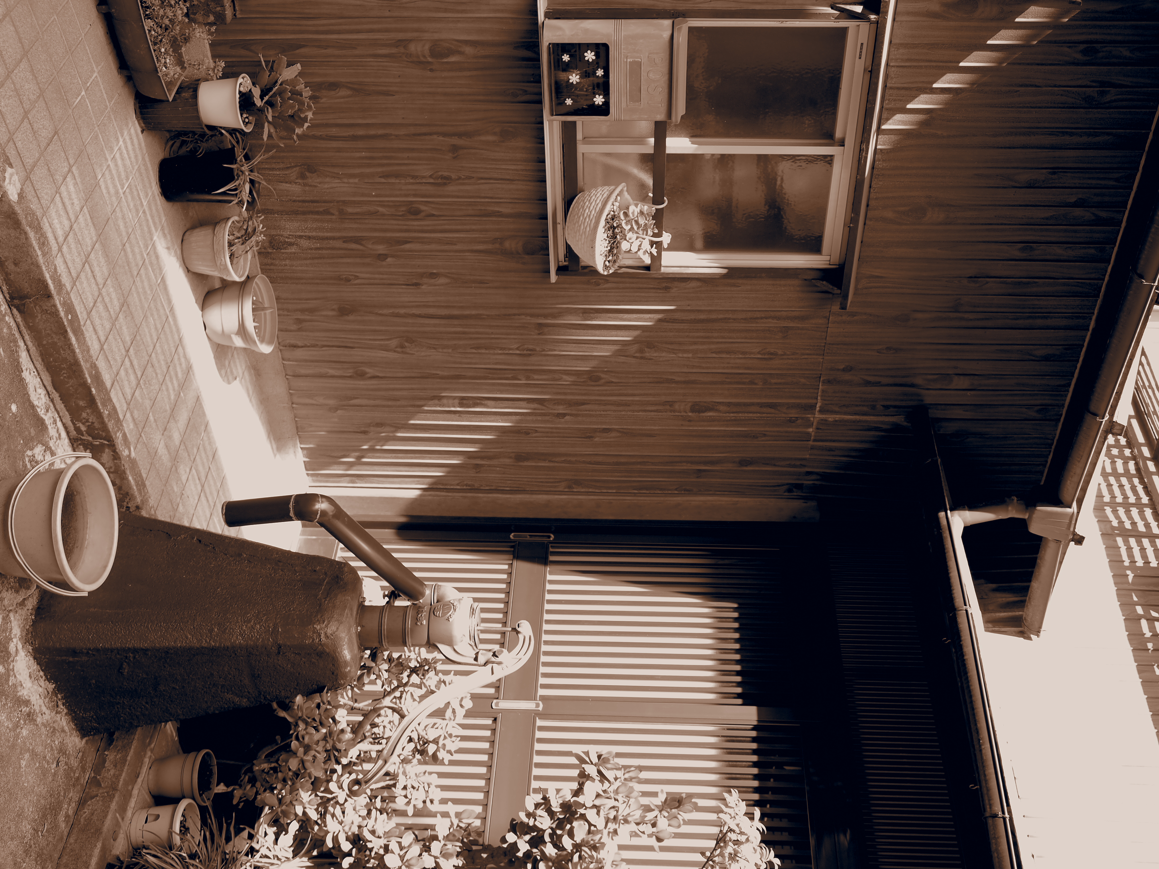 <b>ジェントルセピア<br>E-PL1 / M.ZUIKO DIGITAL ED-14-42mm F3.5-5.6 L / 約5.5MB / 3,024×4,032 / 1/60秒 / F4.1 / 0EV / ISO100 / WB:― / 20mm</b>