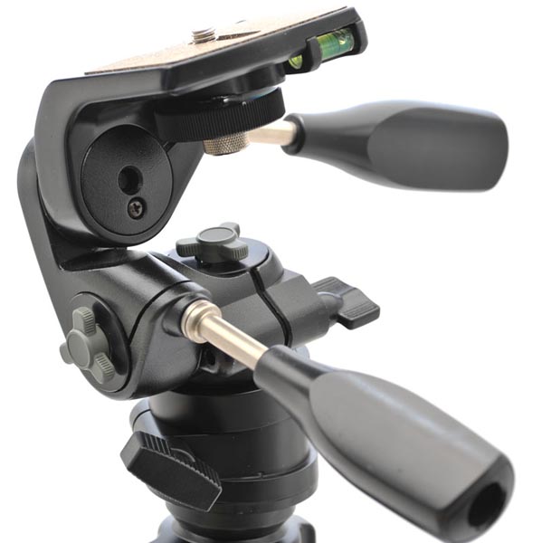 <b>雲台にはオイルフリュードとフリクションコントロールを採用</b>