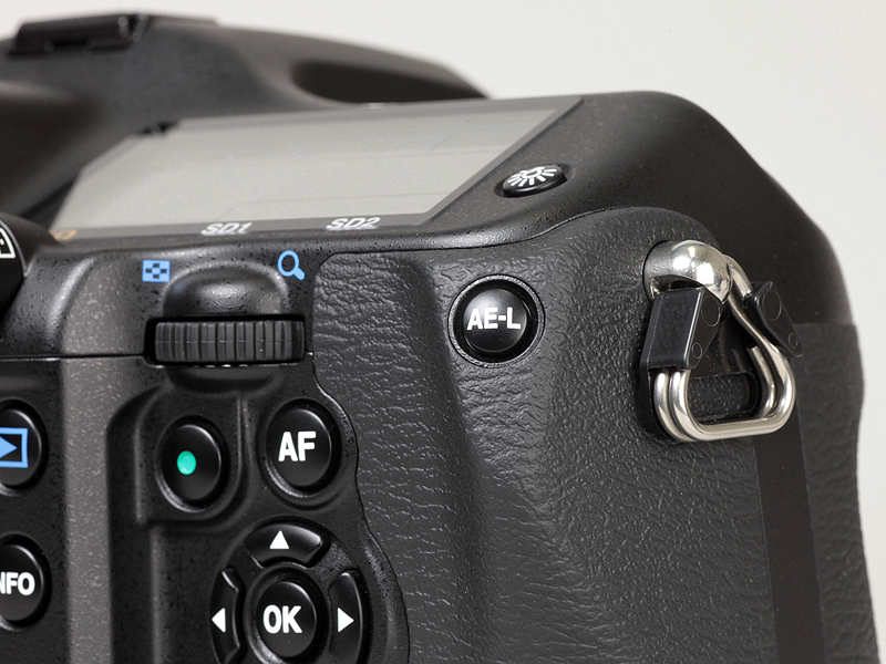 <b>グリップを背面から</b>