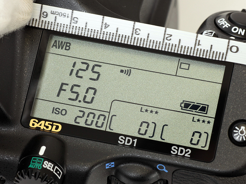 <b>表示パネルは幅5.5cm以上もあり、フォントが大きく見やすい</b>