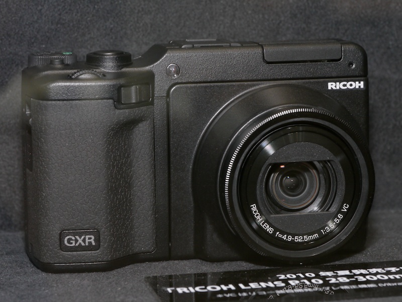 <b>リコーはGXR用のカメラユニット「RICOH LENS P10 28-300mm F3.5-5.6 VC」を参考出品</b>