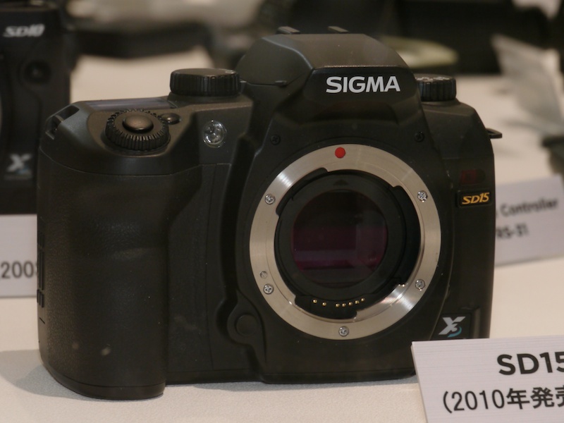 <b>シグマ「SD15」も手にとれる状態で展示</b>