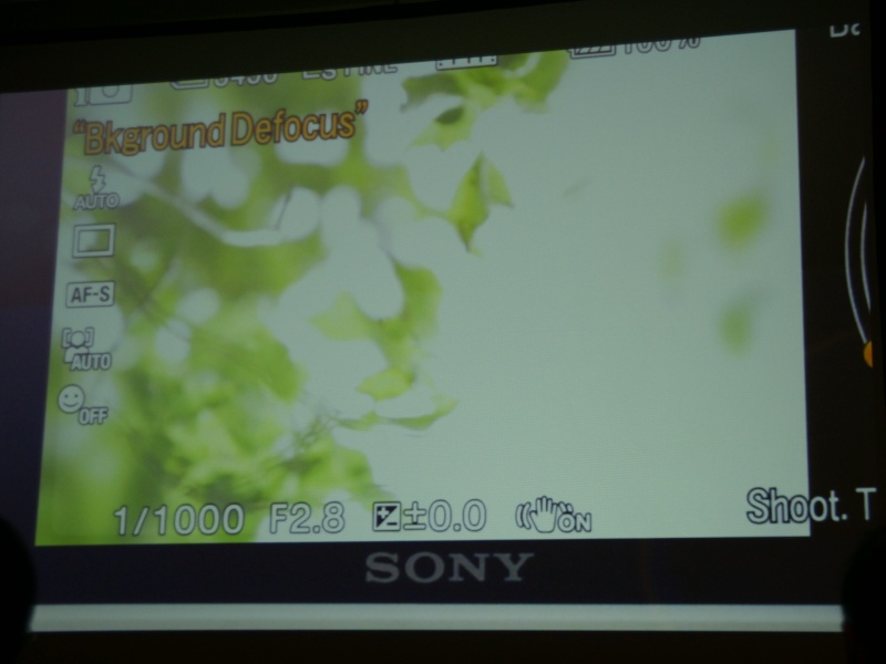 <b>上映されたイメージ映像内にあった、レンズ交換式小型カメラのUIと思われる画像</b>