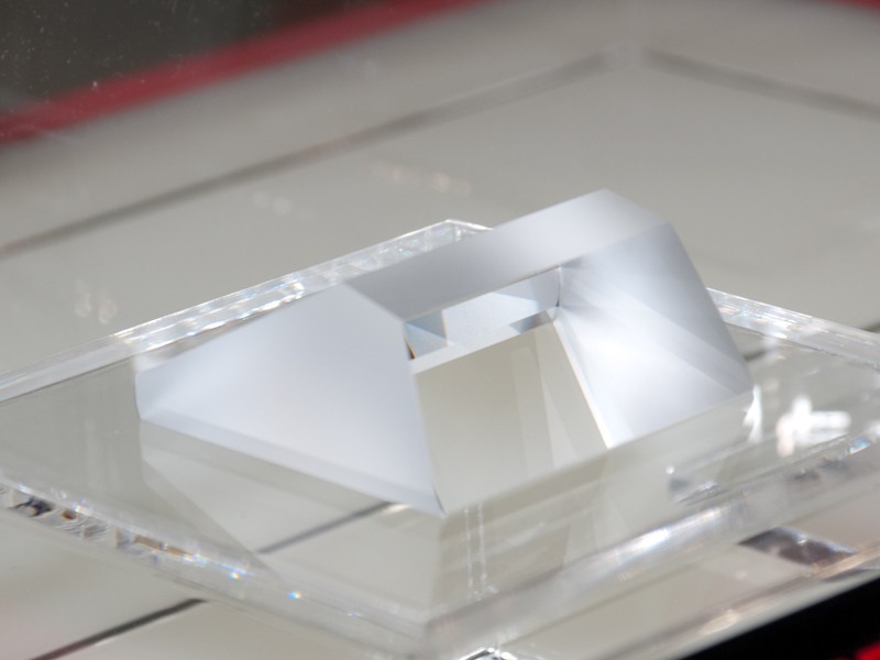 <b>トラピゾイドプリズム</b>