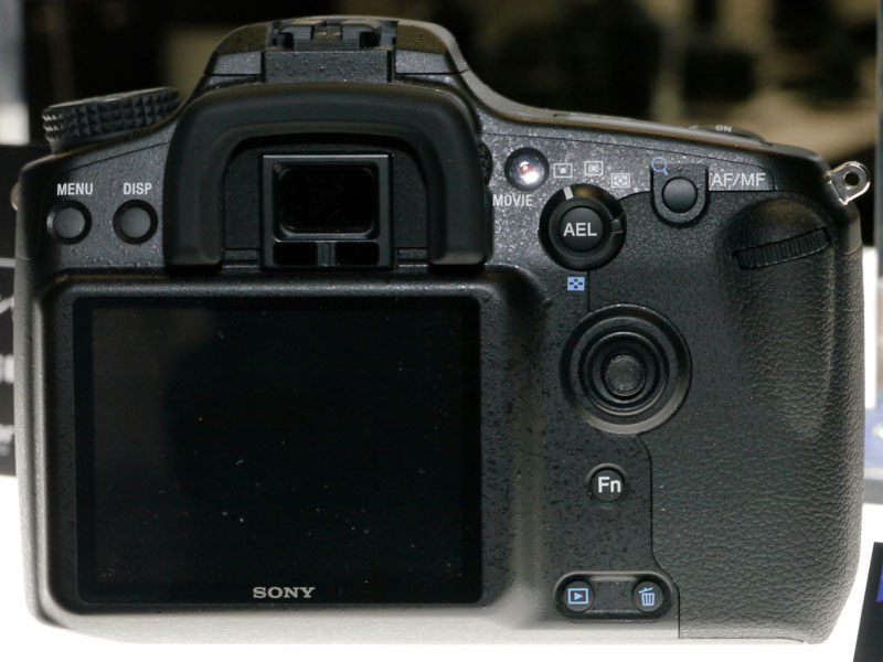 <b>中級機コンセプトモデルの背面</b>