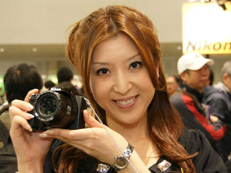 <b>COOLPIX P100</b>