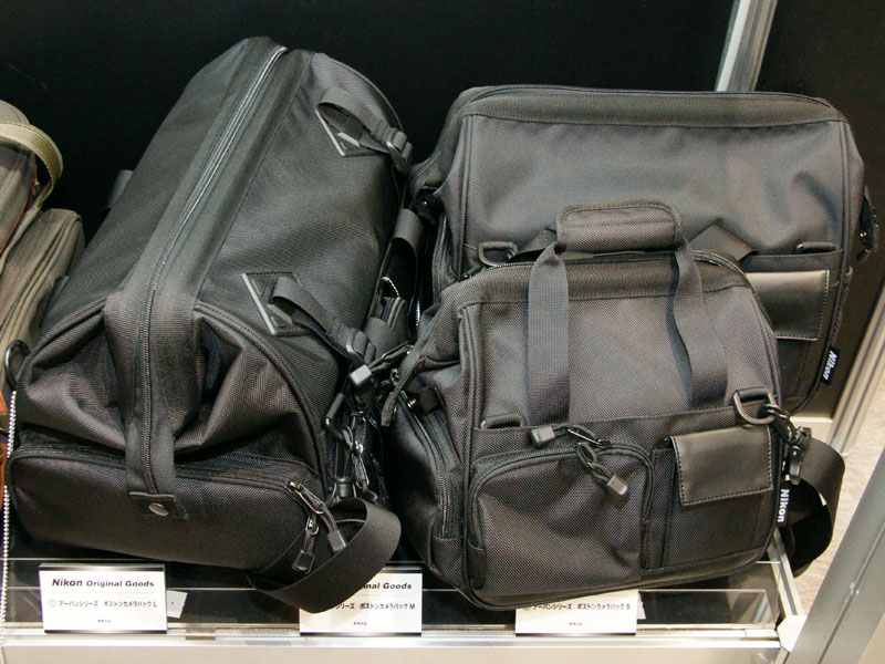 <b>参考出品のカメラバッグ「アーバンシリーズ」</b>