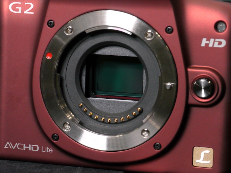 <b>撮像素子はDMC-GF1やDMC-G1と同等。有効1,210万画素の4/3型Live MOSセンサーを採用する</b>