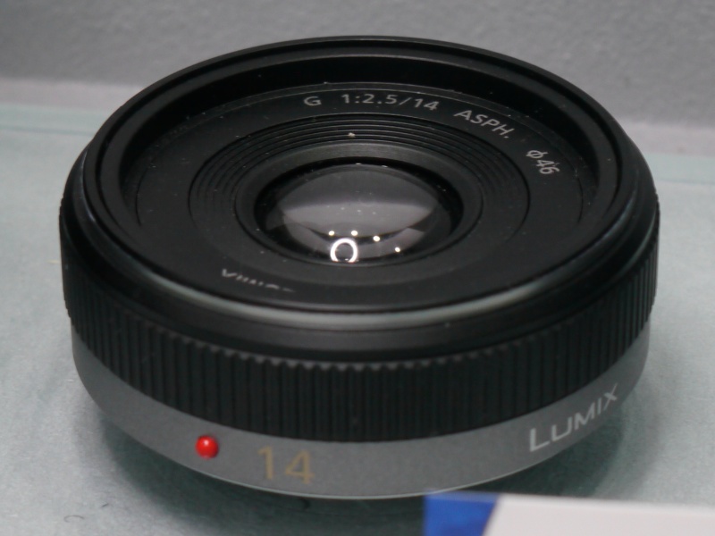 <b>14mm F2.5</b>