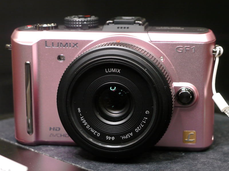 <b>DMC-GF1Cレンズキットの新色「フェアリーピンク」</b>