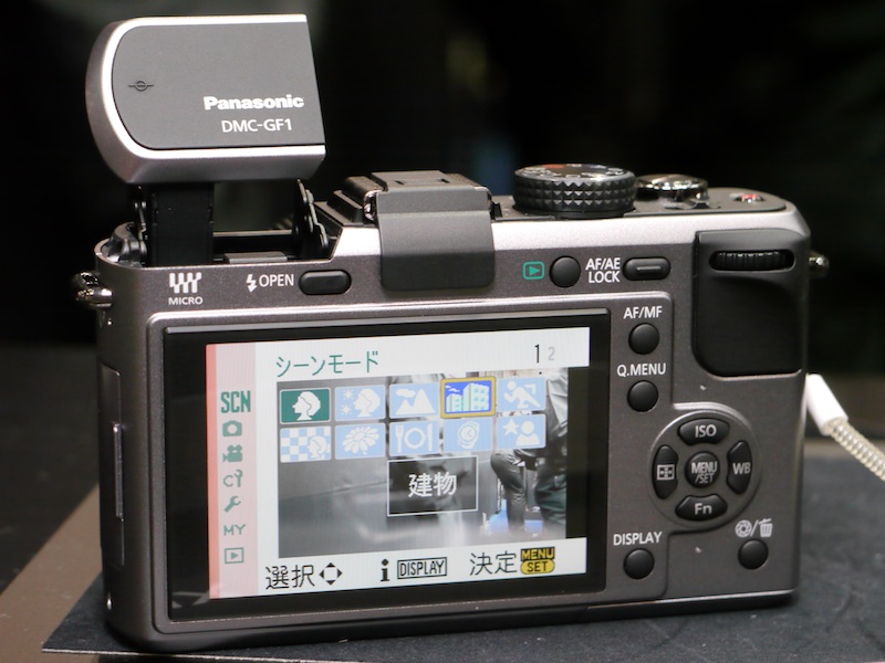 <b>同じく新色の「ブレードシルバー」。ともに3月12日に発売</b>