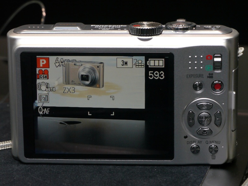 <b>LUMIX DMC-TZ10。光学12倍ズームレンズ、AVCHD Lite、3型46万ドットの液晶モニターなどを装備</b>