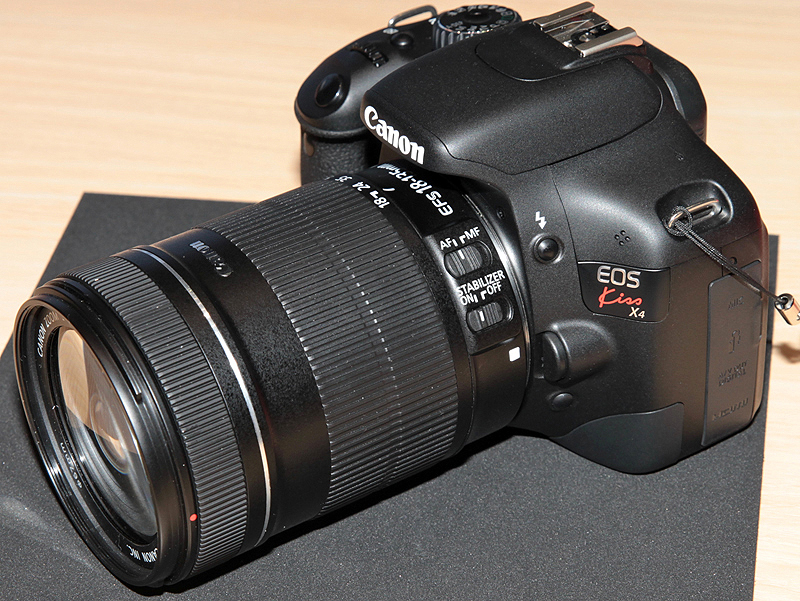 <b>EF-S 18-135mm F3.5-5.6 ISを装着したところ</b>