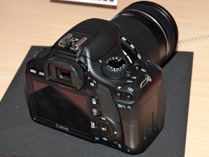 <b>EF-S 18-135mm F3.5-5.6 ISを装着したところ</b>