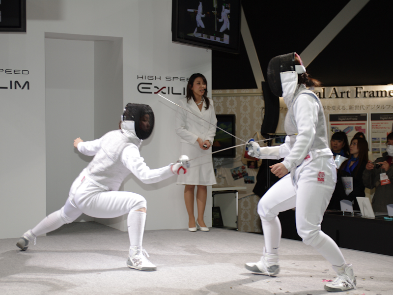 <b>アスリートの演技をハイスピードムービーで撮影する趣向</b>