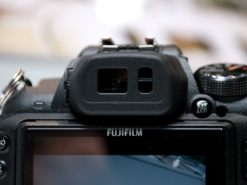 <b>アイセンサーを装備</b>