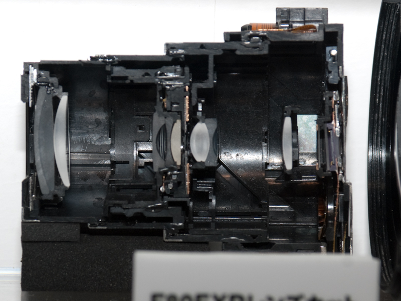 <b>FinePix F80EXRのレンズカットモデル</b>