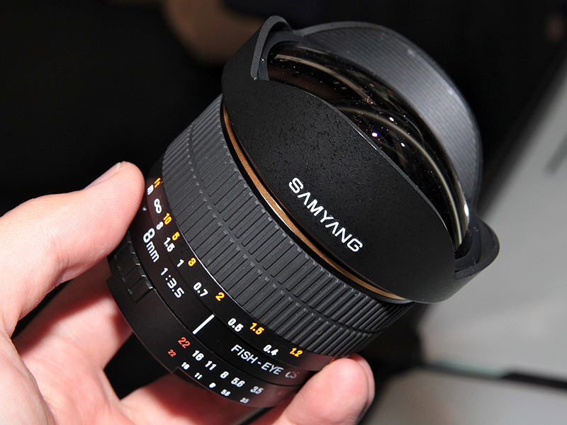 <b>8mm F3.5 Fisheye（APS-Cサイズ機専用）</b>