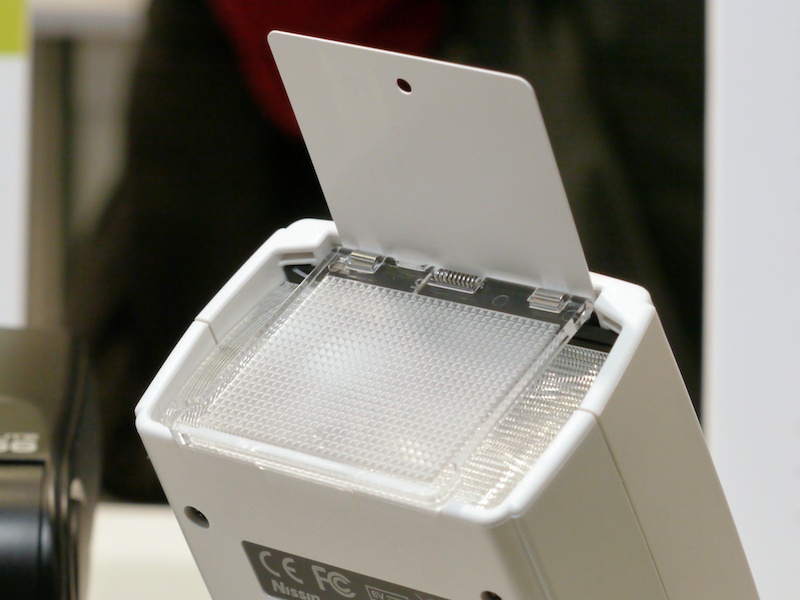 <b>ワイドパネルやキャッチライトパネルも備える</b>