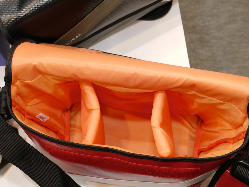 <b>ピクスギア デンゼル メッセンジャーバッグMの内部</b>