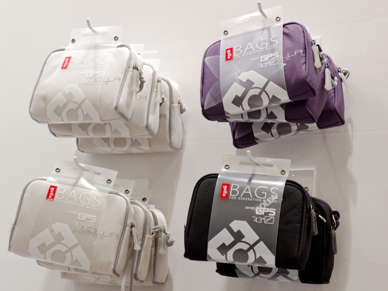 <b>GPS用バッグだが、キヤノン「PowerShot G」シリーズやリコー「GR DIGITAL」シリーズがぴったり収まるという評判が口コミで広がった</b>