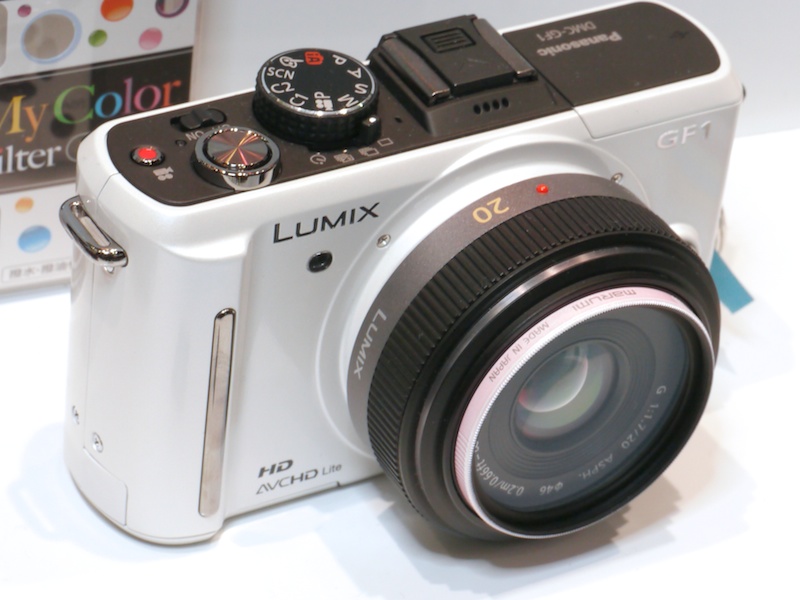 <b>DMC-GF1ホワイトにパールピンクのプロテクトフィルター</b>