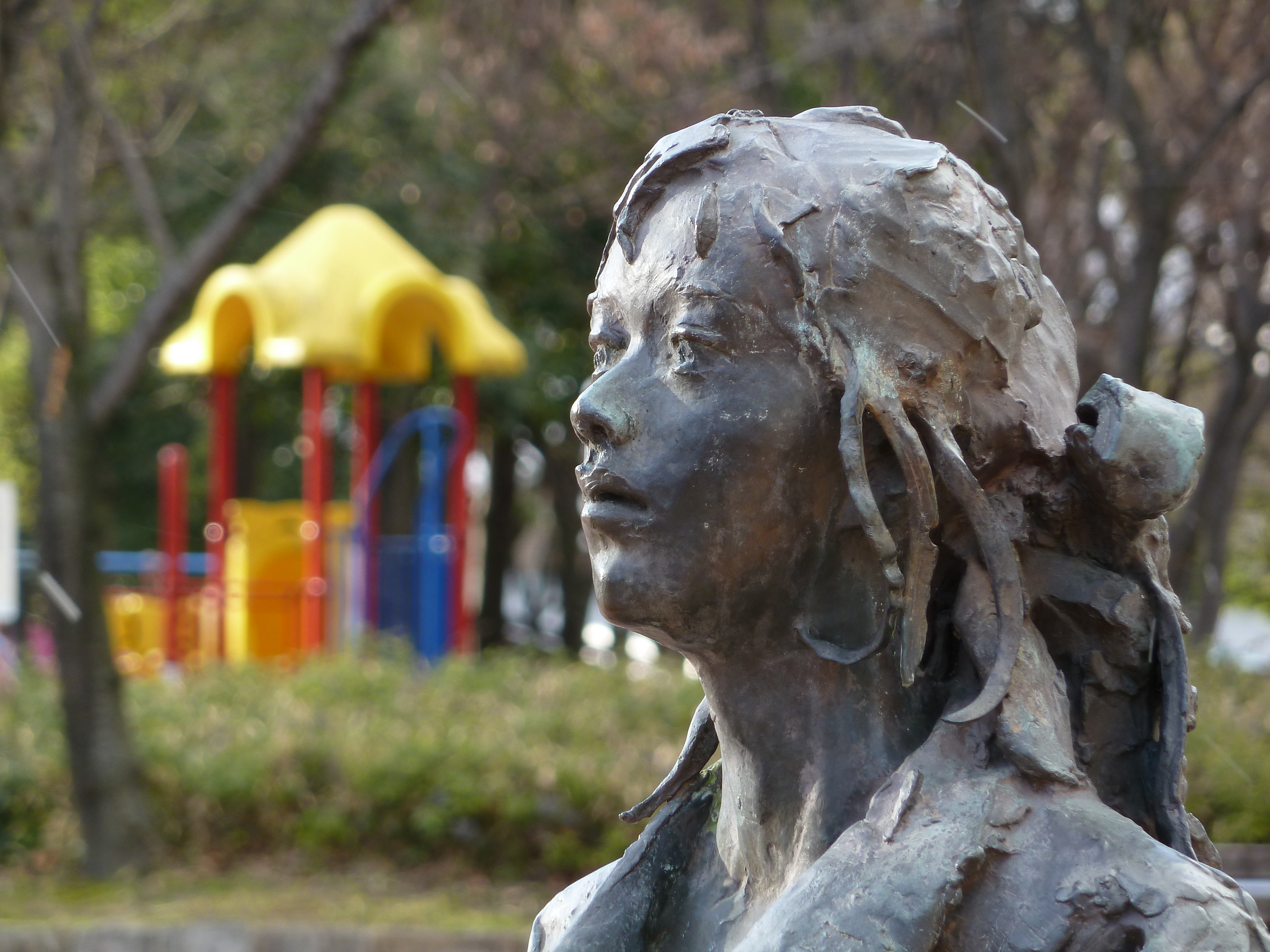 <b>絞り開放のF4.9<br>DMC-TZ10 / 約3.6MB / 4,000×3,000 / 1/50秒 / -0.7EV / ISO80 / WB:オート / 49.2mm</b>