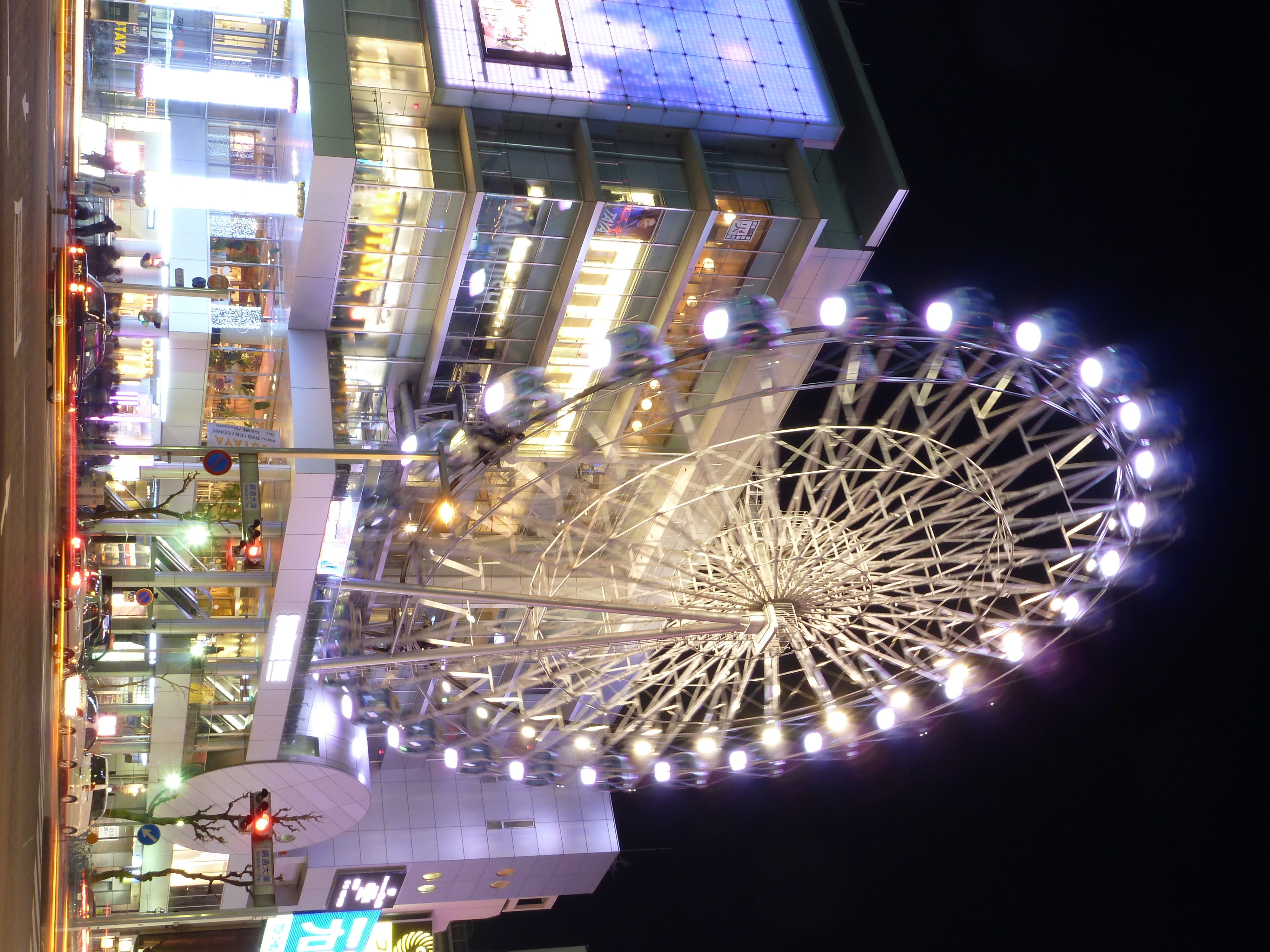 <b>マニュアル露出でシャッター速度を4秒にして撮影<br>DMC-TZ10 / 約5.0MB / 3,000×4,000 / F6.3 / 0EV / ISO80 / WB:オート / 6.9mm</b>