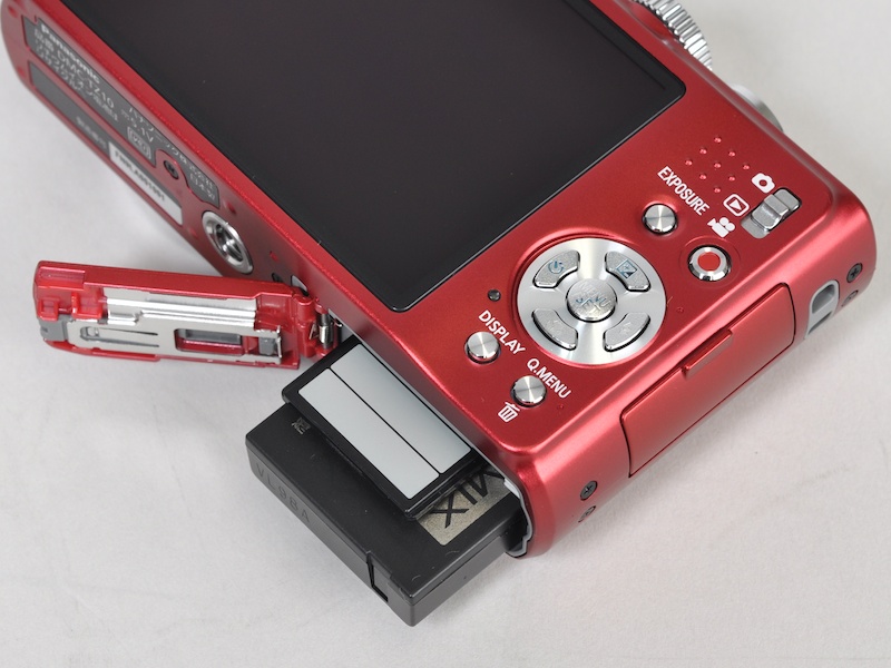 <b>SDHC/SDメモリーカードに加え、SDXCメモリカードへの対応を謳う</b>