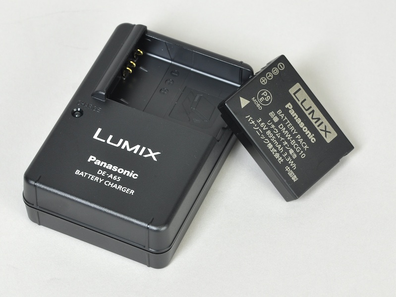 <b>バッテリーはDMC-TZ7と同じくDMW-BCG10を使用</b>