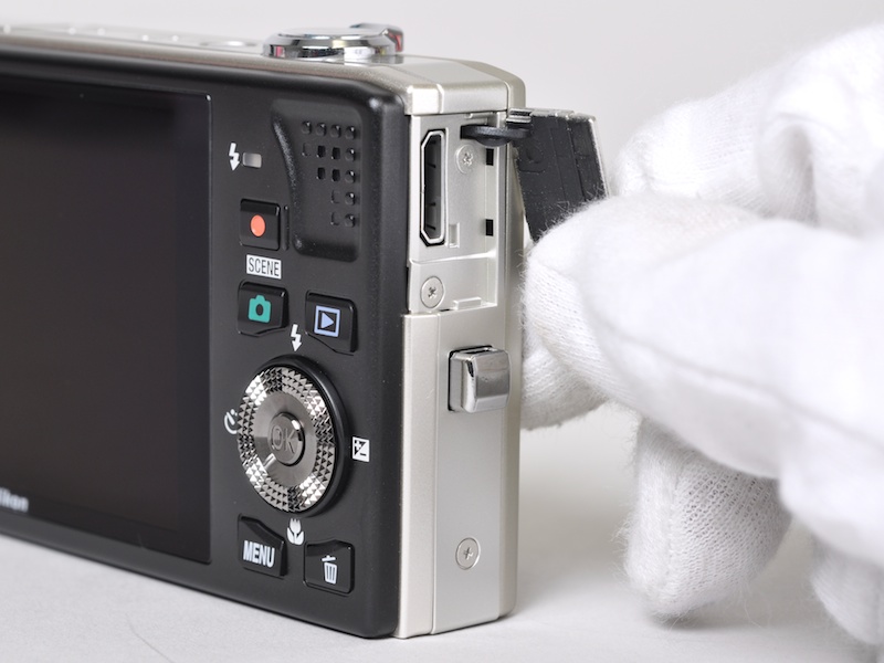 <b>HD動画記録に対応。側面にはHDMI端子を装備</b>