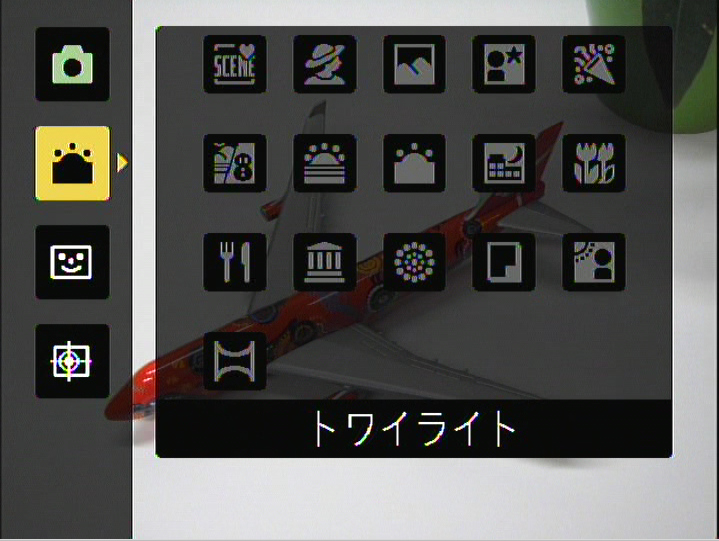 <b>シーンモードなど一部のメニューは、撮影画像にオーバーレイ表示されるようになった</b>