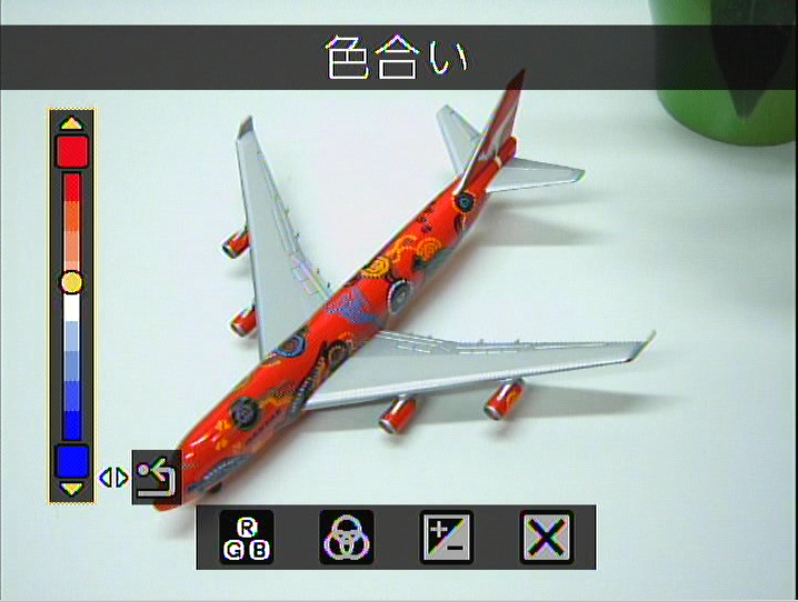 <b>新機能の「クリエイティブスライダー」は、「明るさ」（露出補正）、「鮮やかさ」、「色合い」を画面をみながら調整できる機能</b>