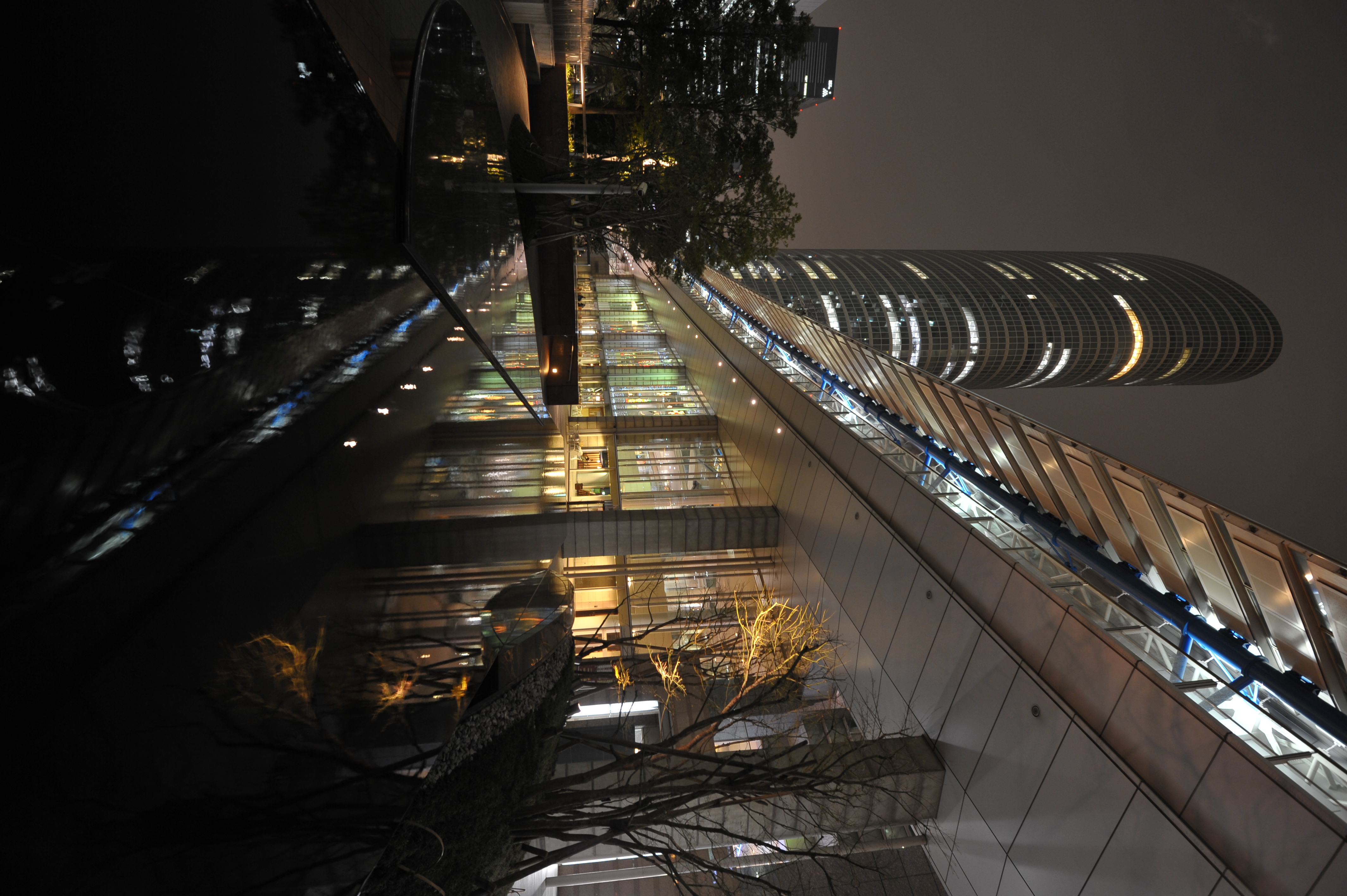 <b>D700 / AF-S NIKKOR 16-35mm F4 G ED VR / 約4.5MB / 4,256×2,832 / 1/4秒 / F5 / -0.7EV / ISO800 / WB:オート / 18mm</b>