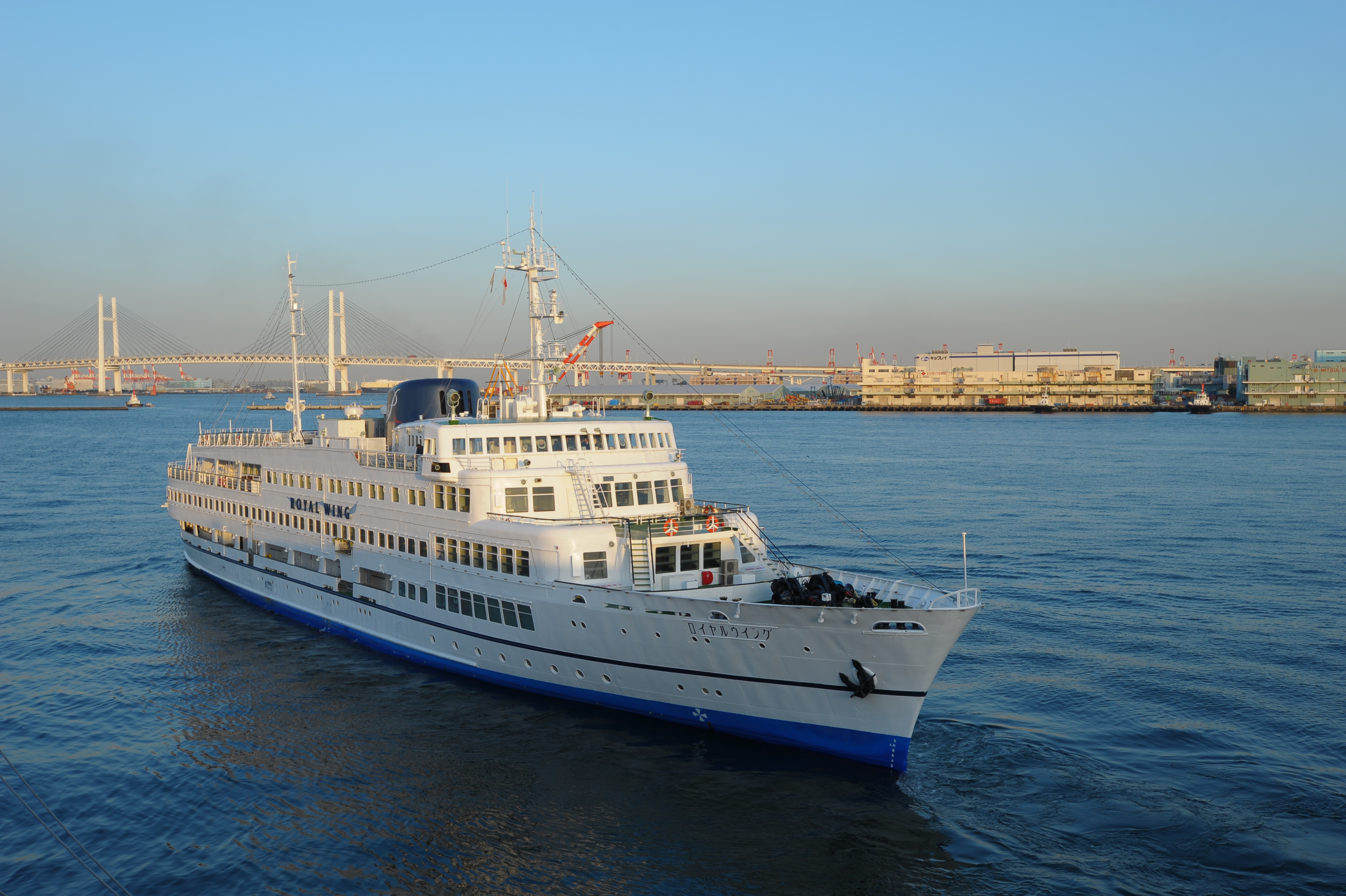 <b>D700 / AF-S NIKKOR 16-35mm F4 G ED VR / 約4.1MB / 4,256×2,832 / 1/125秒 / F8 / +0.3EV / ISO200 / WB:4,760K / 35mm</b>