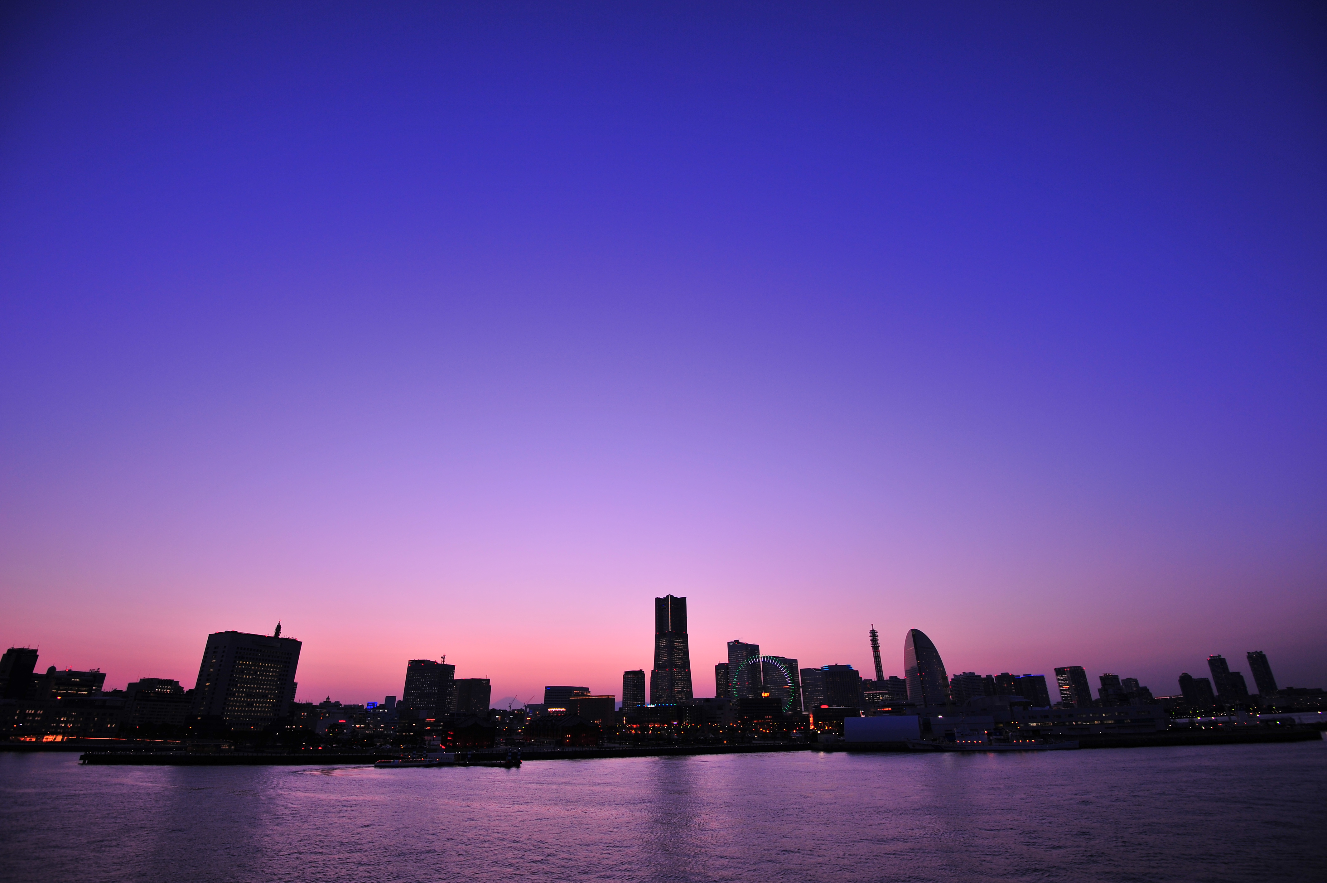 <b>D700 / AF-S NIKKOR 16-35mm F4 G ED VR / 約4.2MB / 4,256×2,832 / 1/25秒 / F5.6 / -0.7EV / ISO200 / WB:晴天 / 16mm</b>