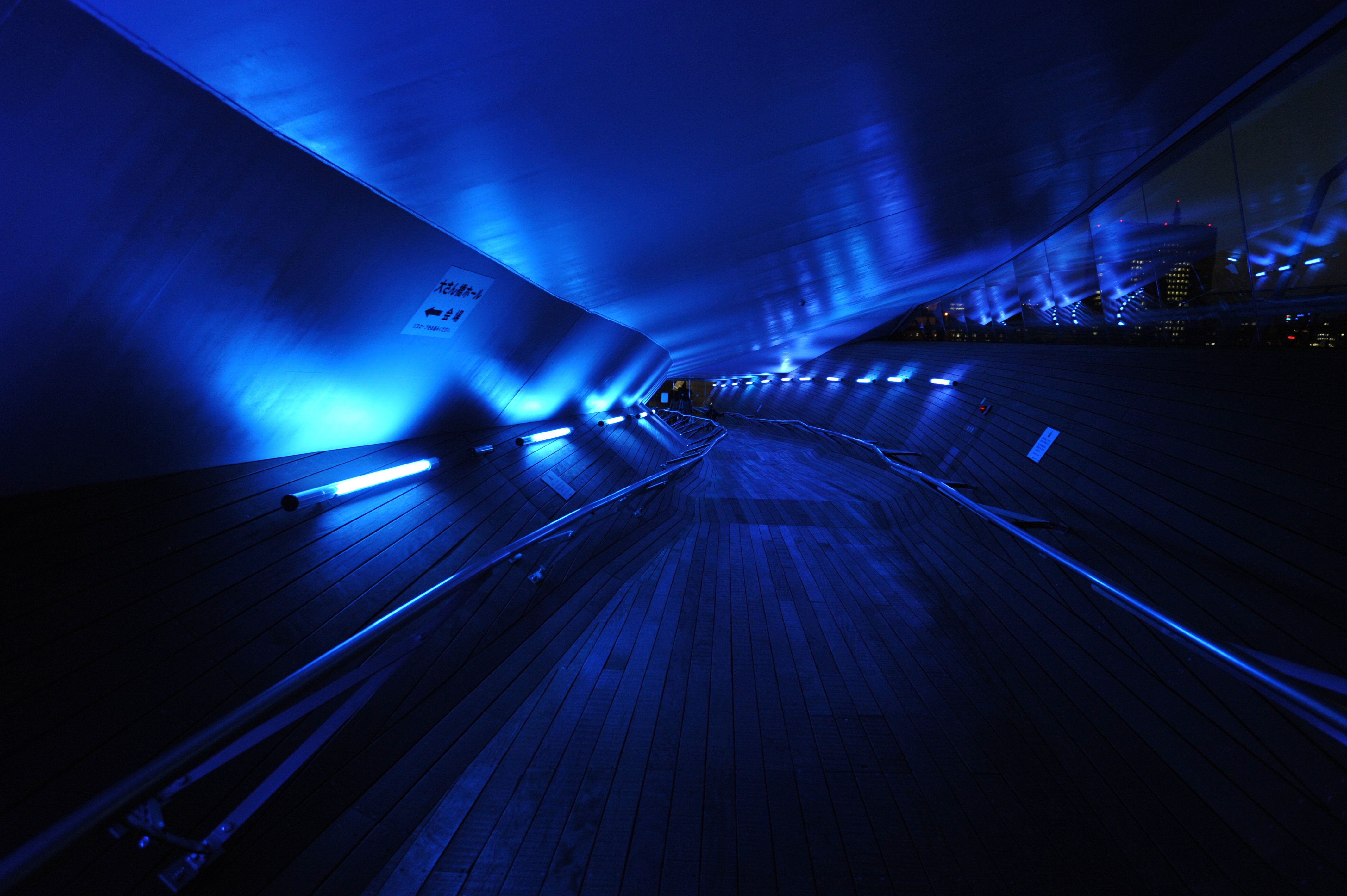 <b>D700 / AF-S NIKKOR 16-35mm F4 G ED VR / 約4.9MB / 4,256×2,832 / 1/60秒 / F4 / -1.3EV / ISO1600 / WB:オート / 22mm</b>