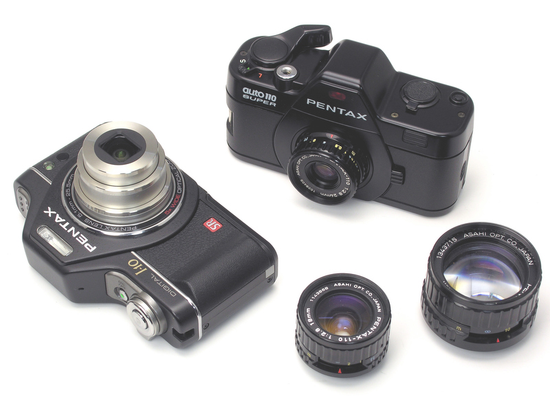 <b>オート110スーパーはレンズ交換式。これに対しOpito I-10はズームレンズを内蔵</b>