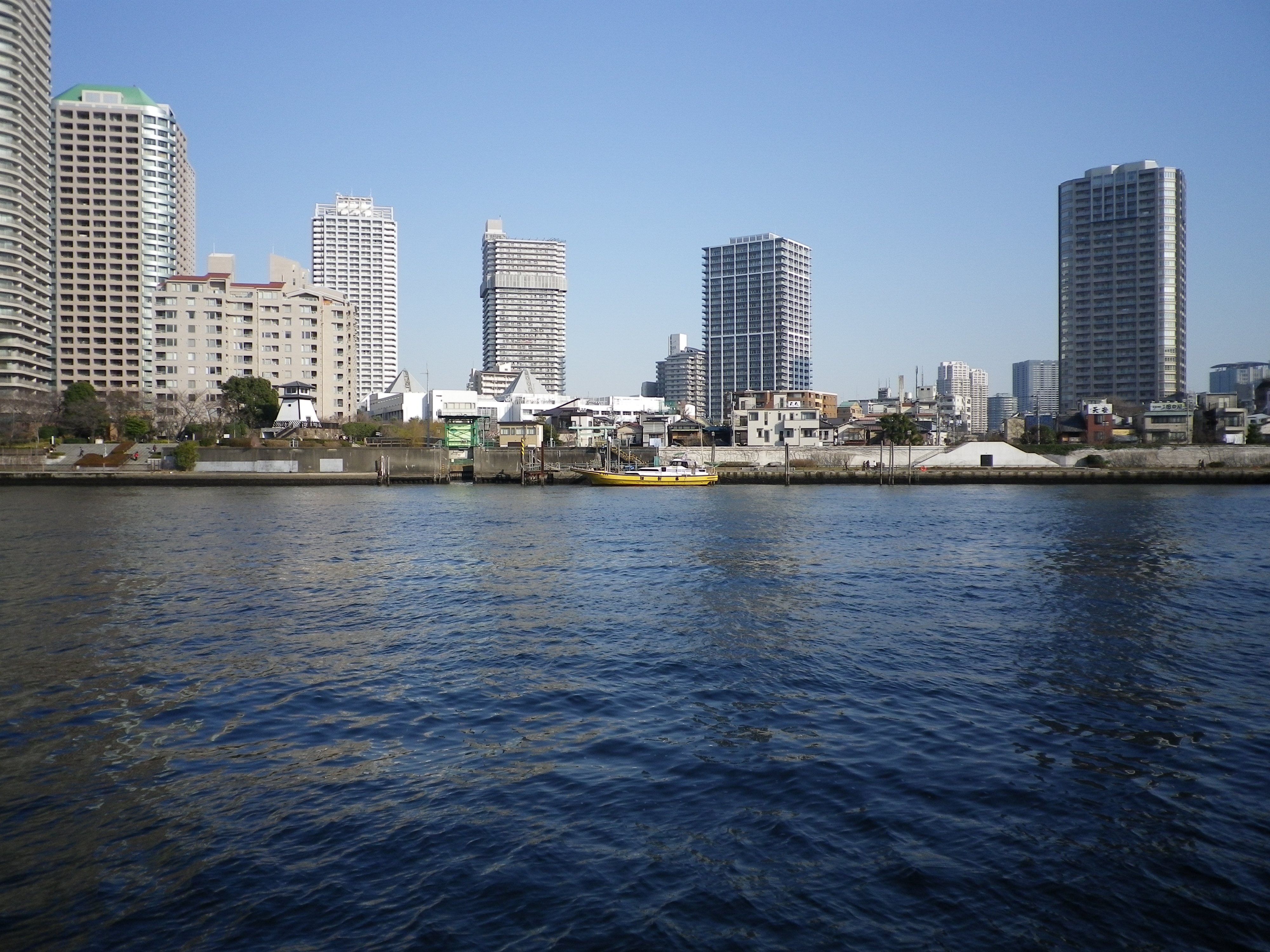 <b>広角端<br>Optio I-10 / 約3.7MB / 4,000×3,000 / 1/640秒 / F3.5 / 0EV / ISO80 / WB:オート / 5mm</b>