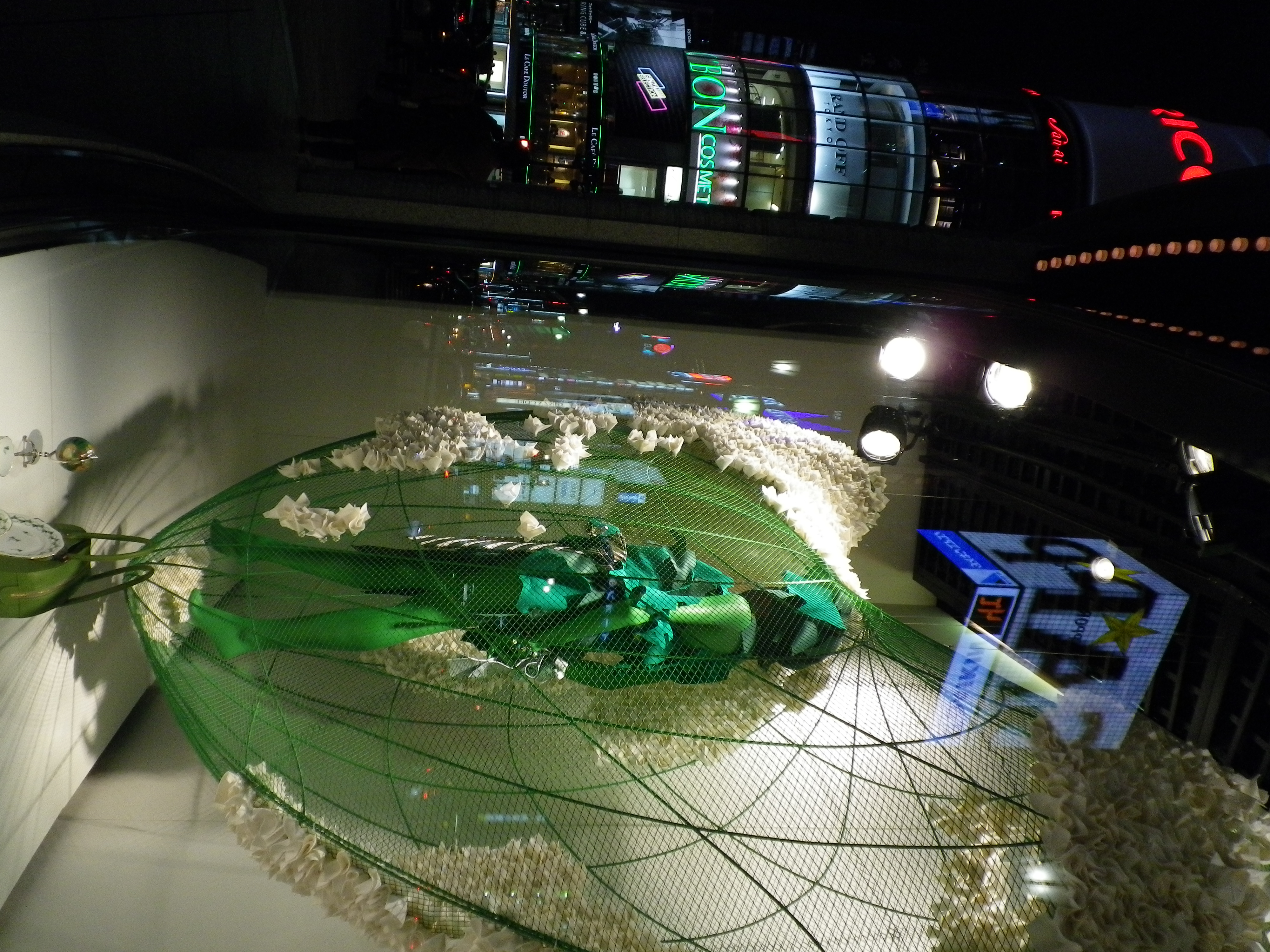 <b>夜景モード。露出が適正でイメージ通りの画が撮れた<br>Optio I-10 / 約3.7MB / 3,000×4,000 / 1/50秒 / F3.5 / 0EV / ISO250 / WB:オート / 5mm</b>