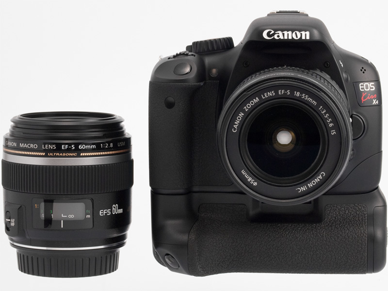 <b>今回ゲットしたのはEOS Kiss X4+EF-S 18-55mm F3.5-5.6 ISのキットと予備の電池と縦位置グリップ。EF-S 60mm F2.8 Macro USMは前から持ってたもの</b>