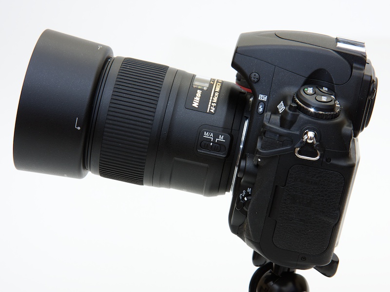 <b>AF-S Micro NIKKOR 60mm F2.8 G ED。D700での装着例</b>