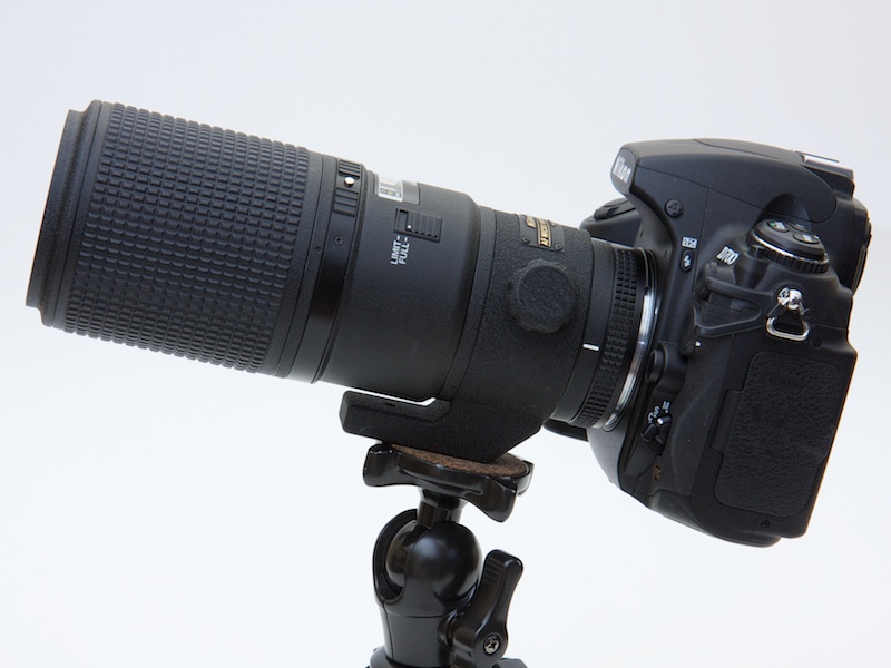 <b>Ai AF Micro Nikkor ED 200mm F4D（IF）。D700での装着例</b>