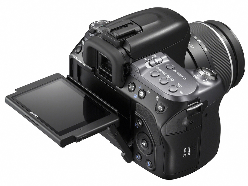 <b>上下チルト式の液晶モニターを搭載するα550</b>