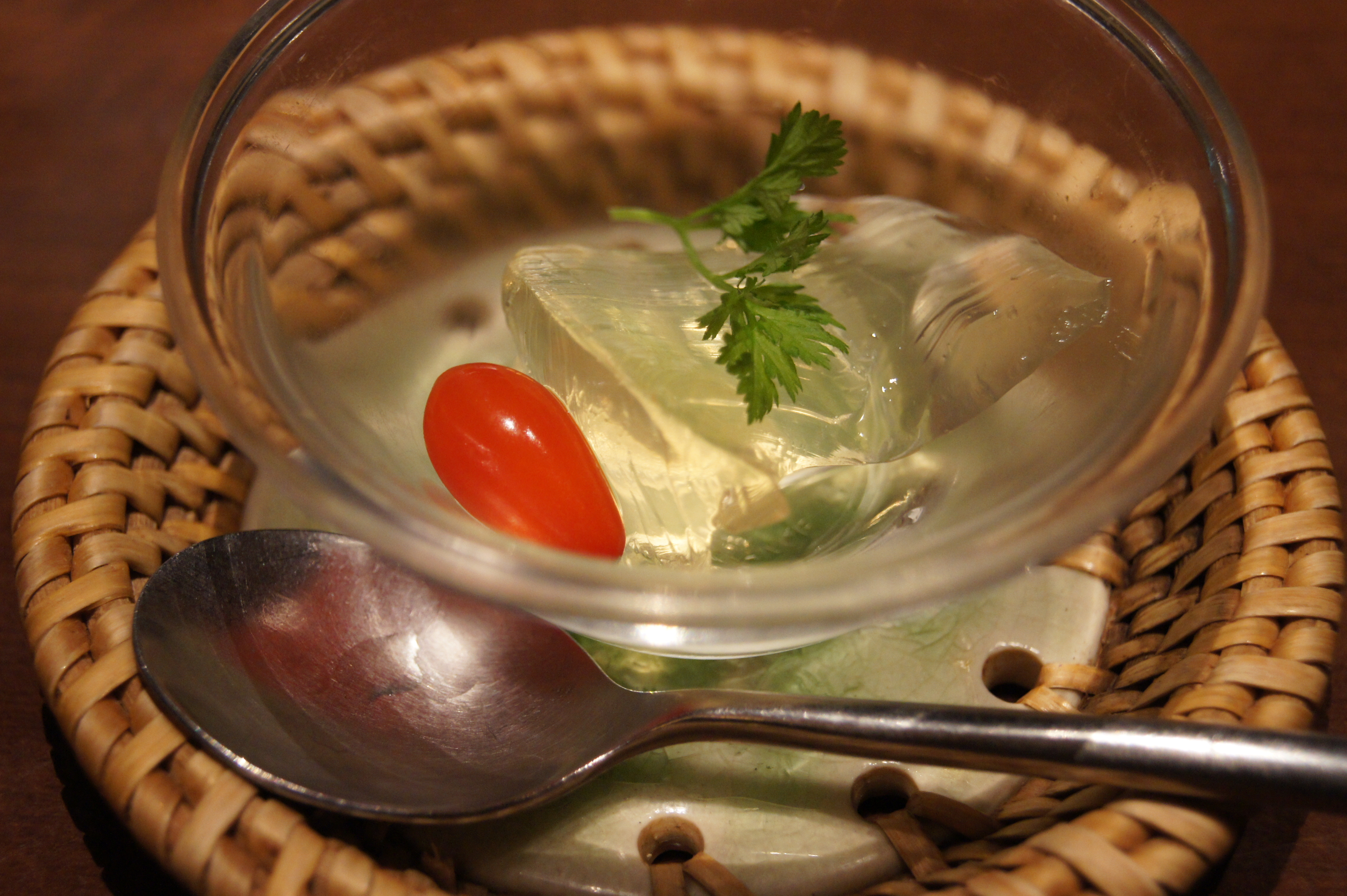 <b>α550 / DT 50mm F1.8 SAM / 約4.4MB / 4,592×3,056 / 1/30秒 / F5.6 / +0.7EV / ISO1600 / 50mm</b>