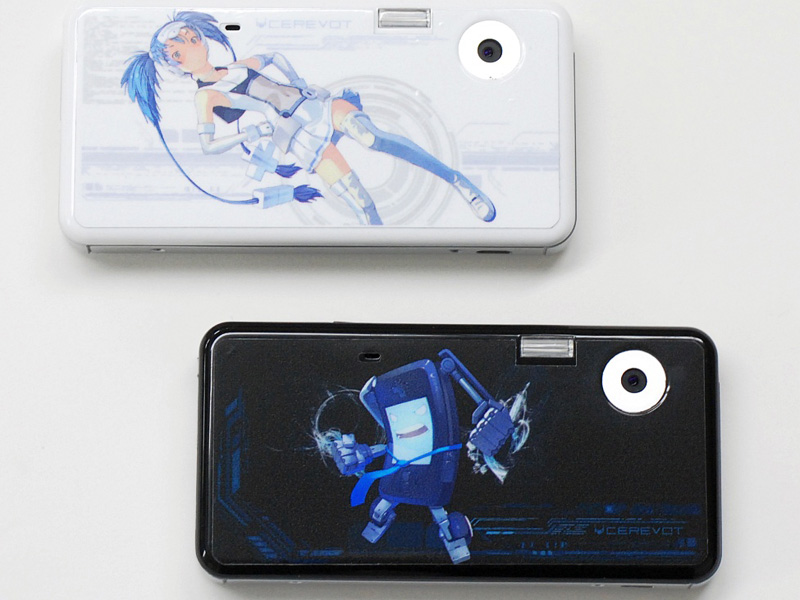 <b>CerevoCam CEREVOTバージョンのホワイト（上）とブラック（下）</b>