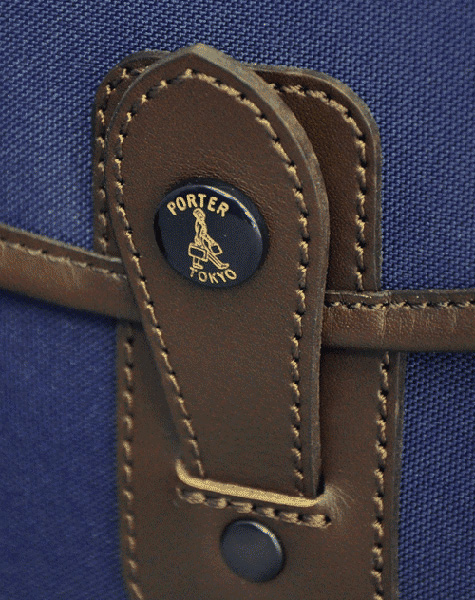 <b>ホックで開閉する</b>