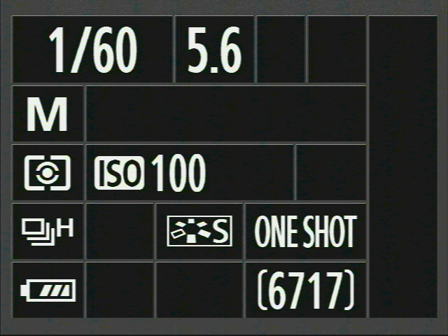 <b>撮影可能枚数表示（画面右下）が4桁となった。従来は3桁ですぐに「999」となって撮影可能枚数不明となったが、4桁なら最大「9999」までは表示可能</b>