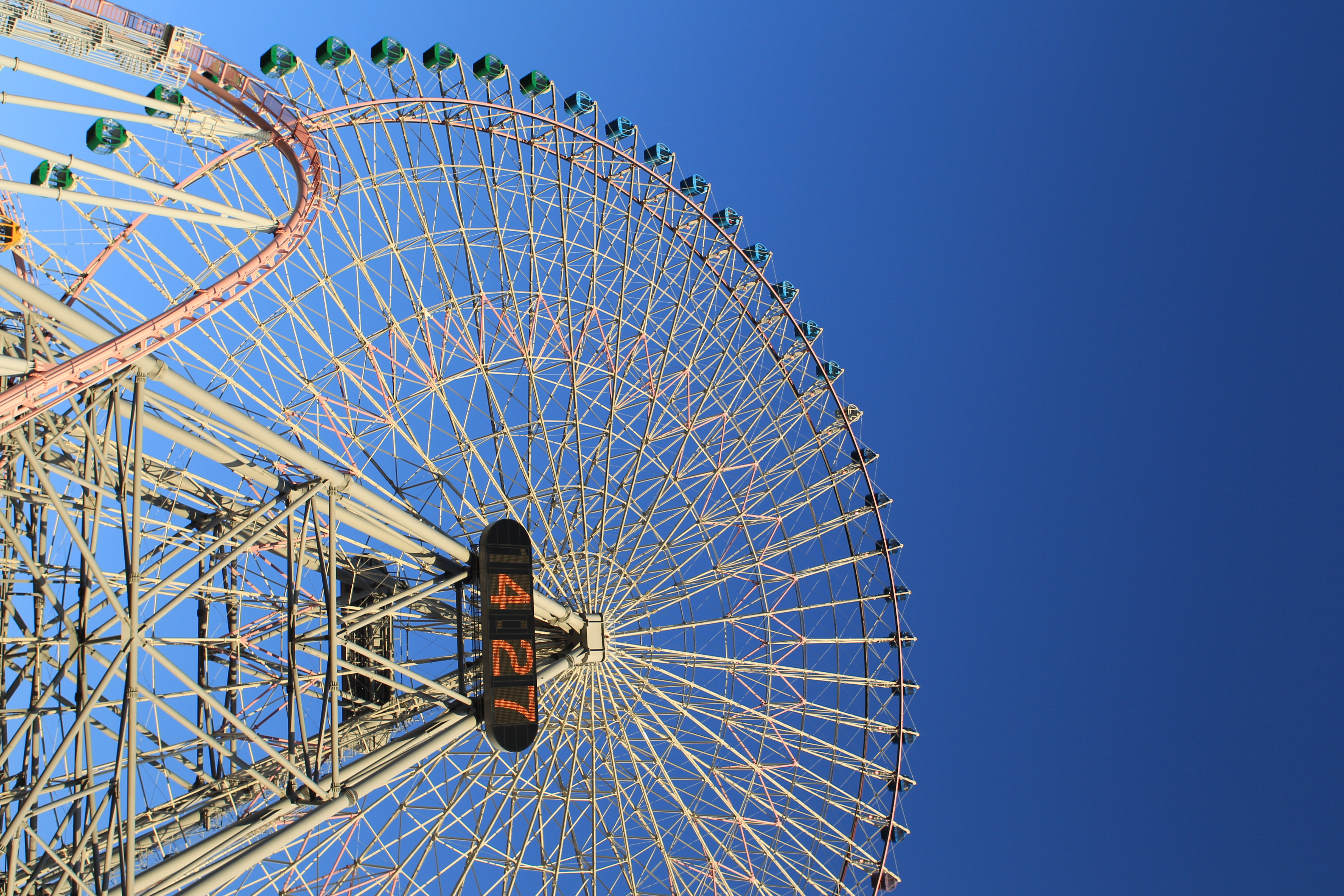 <b>EOS-1D Mark IV / EF 24-70mm F2.8 L USM / 3,264×4,896 / 1/160秒 / F8 / 0EV / ISO100 / マニュアル / WB:太陽光 / 24mm</b>